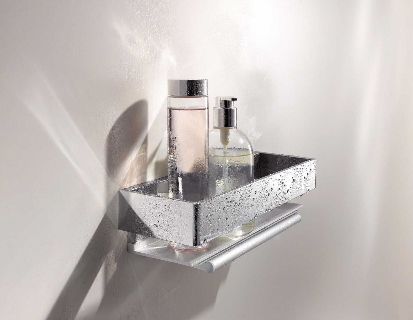 Keuco Cesta de ducha metal, gris plata y cromada de alto brillo, incl. limpiador de cristales, blanco, 9,5 x 30 x 8,2 cm, montaje en la pared en la ducha, repisa para ducha, Edition 11