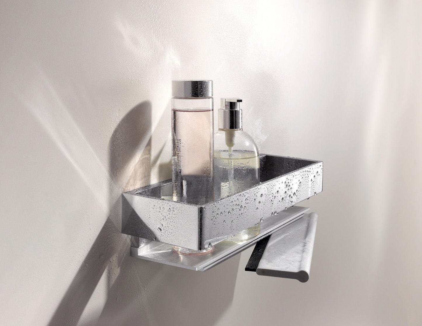 Keuco Cesta de ducha metal, gris plata y cromada de alto brillo, incl. limpiador de cristales, blanco, 9,5 x 30 x 8,2 cm, montaje en la pared en la ducha, repisa para ducha, Edition 11