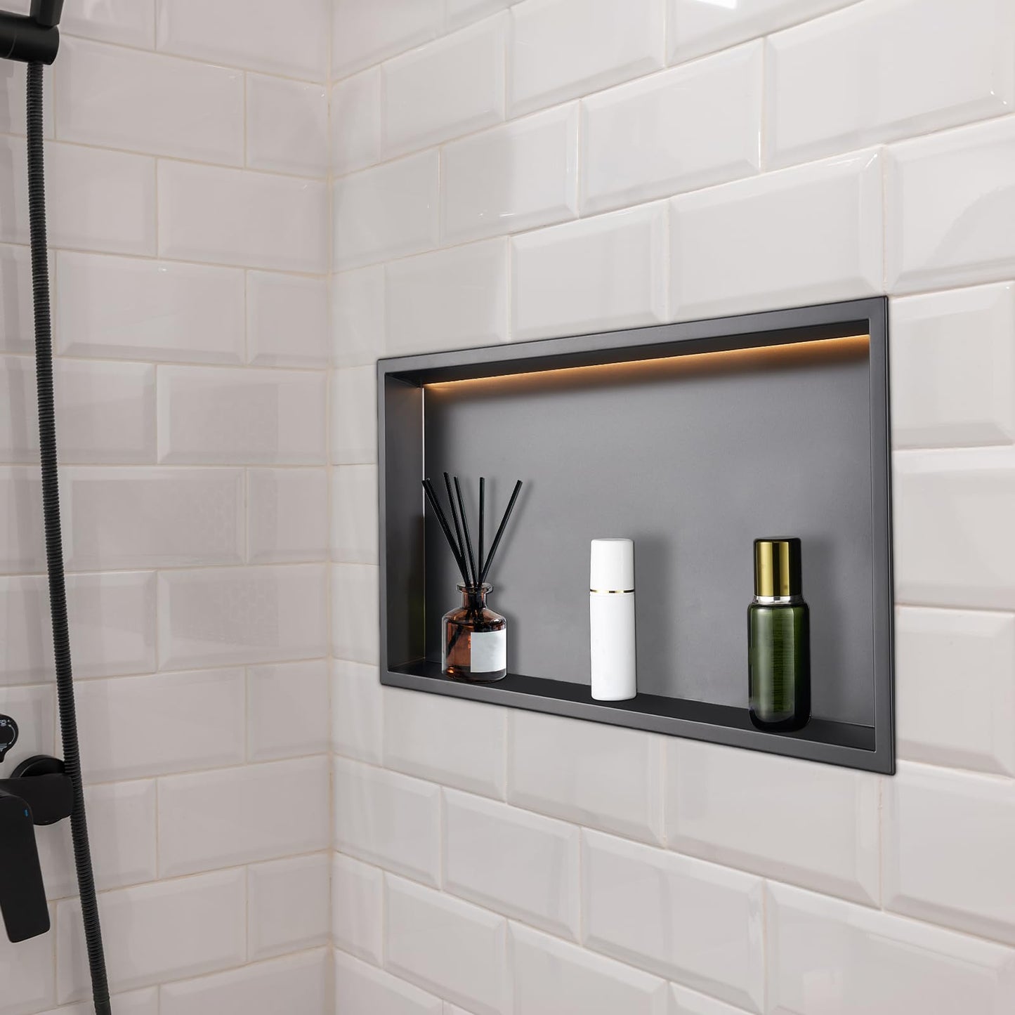 VEVOR Nicho de Ducha Empotrado 33x63,5x10,2 cm Estante Divisor de Pared de Acero Inoxidable Organizador de Jabón y Champú con Tira LED Sellado Impermeable Duradero Fácil de Instalar para Baño, Negro
