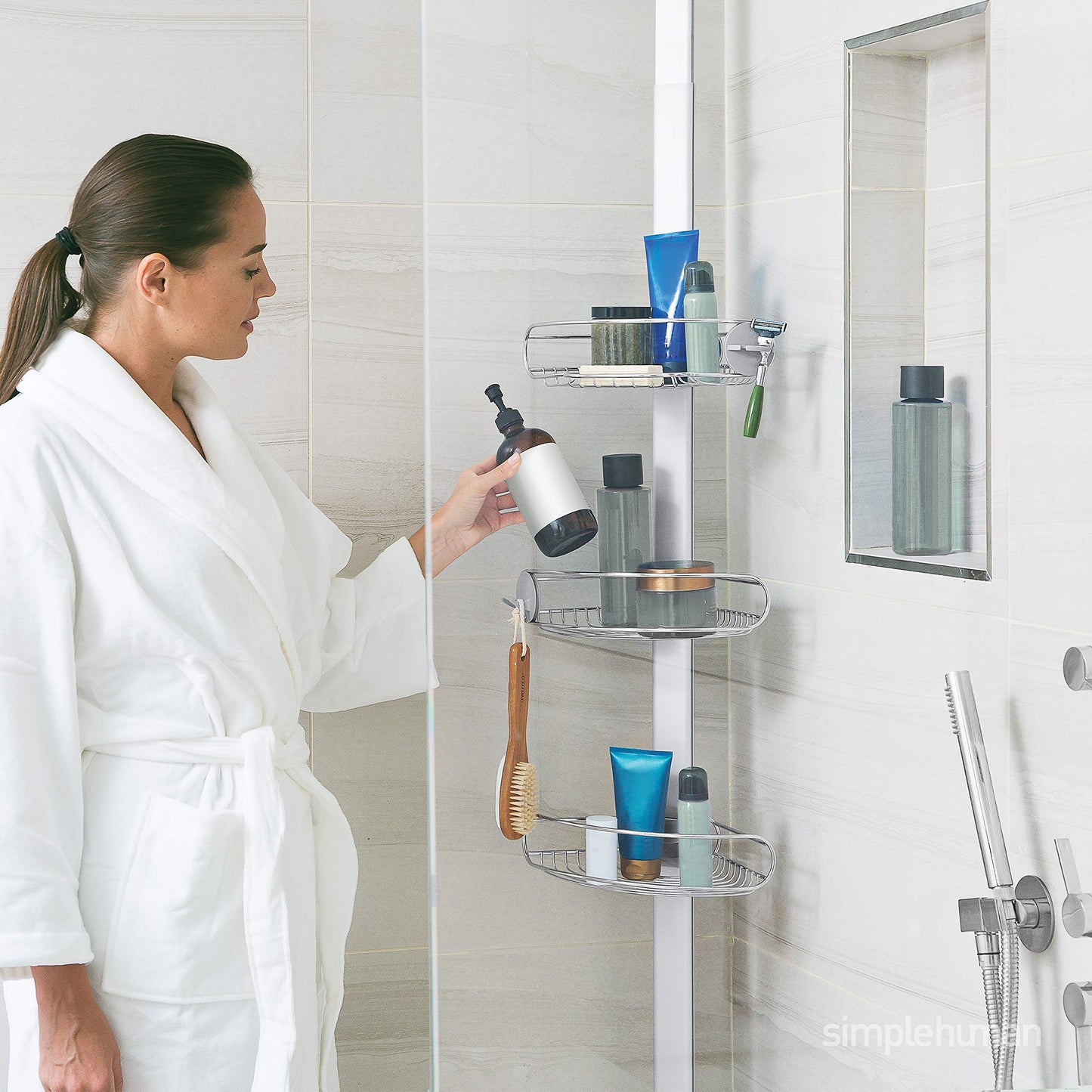 simplehuman BT1109DC - Organizador telescópico de ducha de tensión media, estante esquinero de almacenamiento, se extiende de 1,5 m a 2,4 m, fácil de instalar, sin taladrar, resistente al óxido,